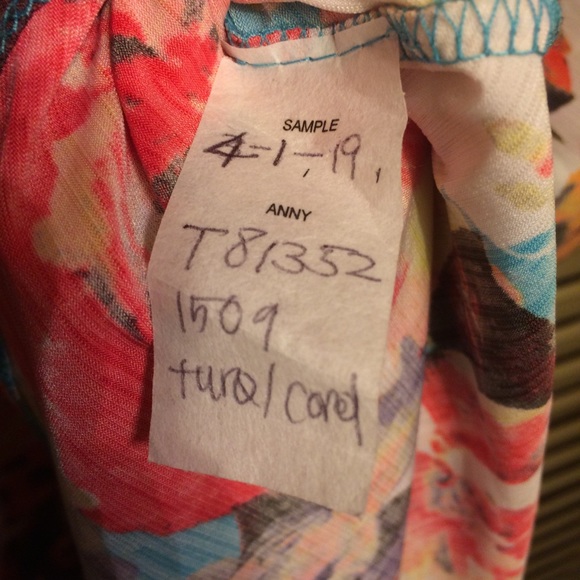 NWT! Honeyme Floral, Bell Sleeve, High-Low Hem Top - Picture 5 of 10